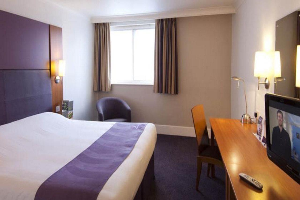 Premier Inn Gloucester Exterior photo
